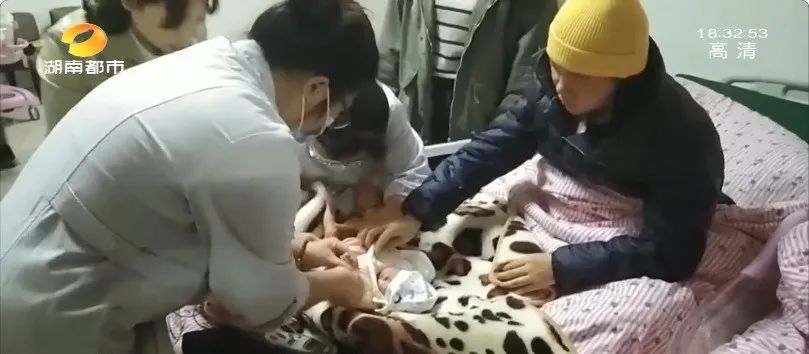 DƬ